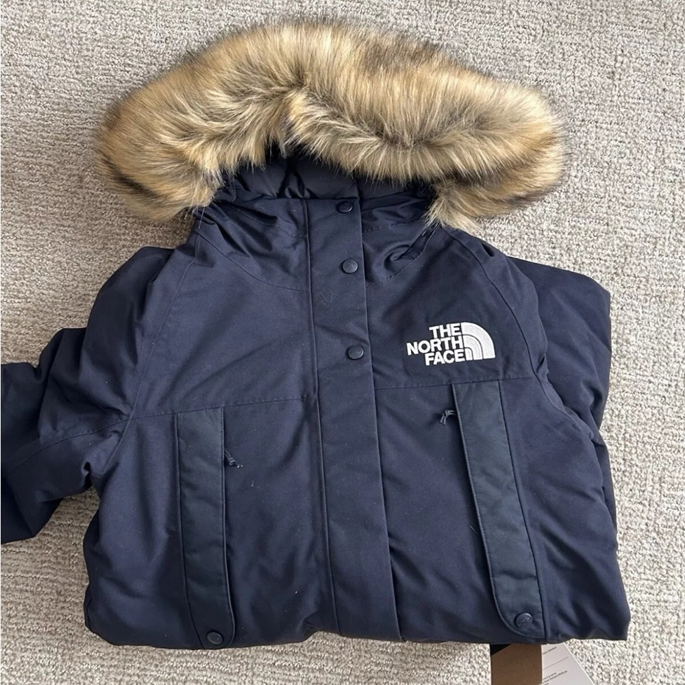 Women’s Navy North Face New Outerboroughs Parka puffer snow/ski jacket
